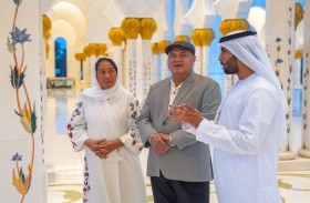 رئيس وزراء توفالو يزور جامع الشيخ زايد الكبير في أبوظبي