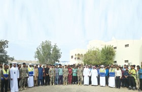 شرطة أبوظبي تنفذ مبادرة توعوية لفئة العمال في مدينة العين