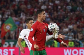 قمة مبكرة في ثمن النهائي بين بلجيكا والبرتغال 