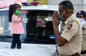 أقصر امرأة في العالم تشجع على الحجر 