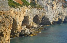 كهف مغلق منذ 40 ألف عام قد يعيد كتابة تاريخ البشرية