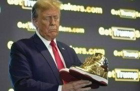 ترامب يبيع أحذية بعد صدمة الغرامة الضخمة