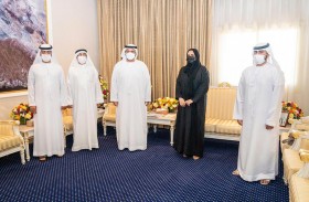 محمد بن حمد الشرقي يطلع على خطط ومشاريع النادي العلمي بالفجيرة