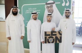 شرطة دبي تدعم طالباً من أصحاب الهمم بتقنيات وبرامج خاصة بالفئة البصرية