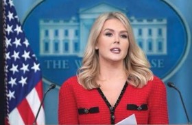 الصين تسخر من متحدثة البيت الأبيض بسبب «فستان أحمر»