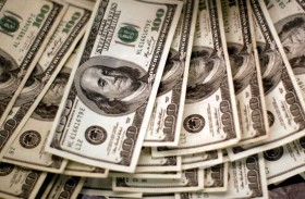 الدولار قرب أدنى مستوى في 15 شهرا مع توقعات بتوقف رفع الفائدة الأمريكية قريبا 