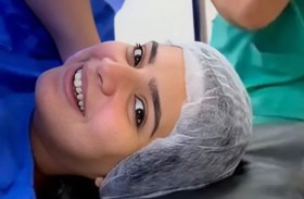 بصوت عذب.. تثير تفاعلاً بغنائها أثناء ولادة قيصرية