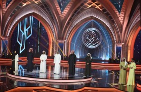 شاعر المليون .. قوافي الشعر النبطي  ترسوا على شاطئ الراحة في أبوظبي
