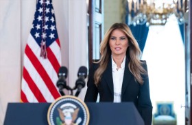 ميلانيا ترامب تواجه شائعات «الروبوت المزيف»