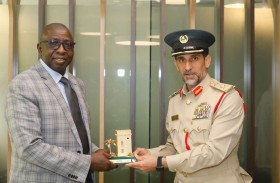 بحث سبل تعزيز التعاون بين شرطتي دبي ونيجيريا