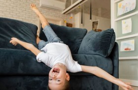 ليس «عصياناً».. لماذا لا يستطيع الأطفال الجلوس بهدوء؟