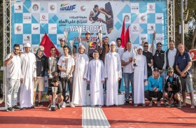 عمير يتصدر منافسات المحترفين بـ 80 نقطة في بطولة الإمارات للتزلج على الماء