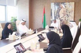 بلحيف النعيمي يناقش سبل تعزيز   منظومة الصحة الحيوانية في الدولة