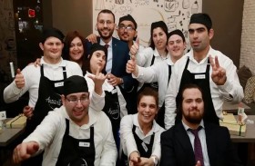 مطعم يتحدى الأزمات بفضل أصحاب الهمم