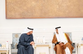 رئيس الدولة يقدم التعازي إلى أمير قطر بوفاة الشيخ حمد بن خليفة آل ثاني