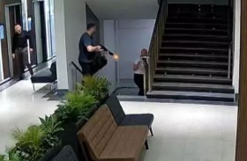 كاميرات توثق لحظة مقتل سيدة على يد طليقها