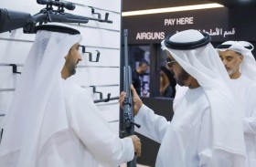 وزير شؤون المجلس الأعلى للاتحاد يزور جناح تسليح بمعرض أبوظبي الدولي للصيد والفروسية 2024