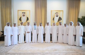 نهيان بن زايد يكرّم العدّاء الإماراتي سالم الهاشمي