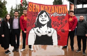 احتفال مؤثر بشفاء طفلة من السرطان 