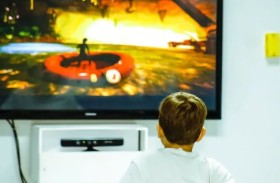 مشاهد العنف في دراما رمضان.. هكذا تحمي ابنك منها