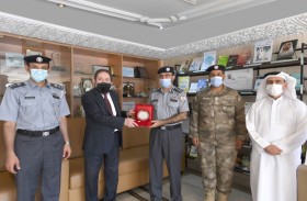 شرطة أبوظبي تكرم «نزلاء الوثبة» خريجي برنامجي سوق العمل والردة