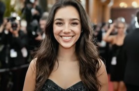 ممثلة مطورة بالذكاء الاصطناعي تثير الغضب في هوليوود 