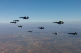 إندونيسيا تدرس منح أمريكا حق عبور طائراتها العسكرية في أجوائها