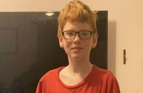 طفل ينجو من الموت بعد تناول 6 زجاجات مياه في ساعة