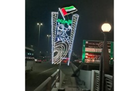 بلدية مدينة أبوظبي تزين جسور جزيرة أبوظبي بتشكيلات مضيئة احتفاءً بعودة سلطان النيادي