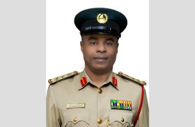 شرطة دبي تدعو السائقين للالتزام بالقوانين وعدم الوقوف العشوائي أمام المساجد