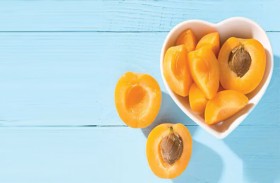 طبيبة توضح تأثير المشمش في القلب