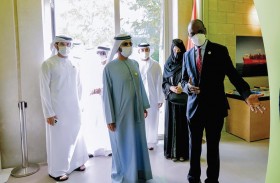 محمد بن راشد يلتقي رئيس وزراء موزمبيق في جناح بلاده في إكسبو 2020 دبي 