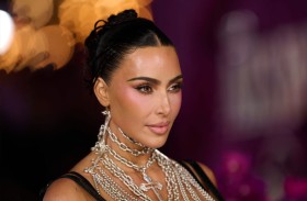 كيم كارداشيان تُشكك بهبوط الإنسان على القمر