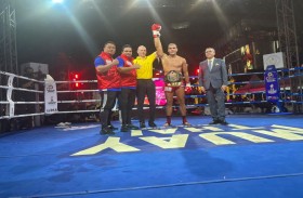 إلياس حبيب يُهدي الإمارات الحزام الملكي لبطولة العالم للمواي تاي في تايلاند 