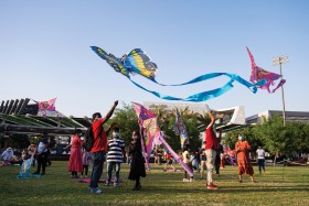 طائرات ورقية من الجناح الماليزي تنشر الوئام بين زوار إكسبو 2020 دبي