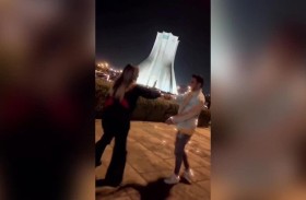 طهران تسجن زوجين بسبب رقصة