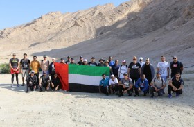 تزامنا مع اليوم الرياضي الوطني ...شرطة أبوظبي تنظم مسيرا جبليا في العين
