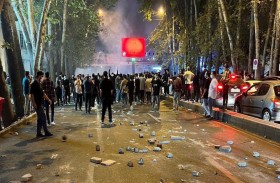 تكتيك جديد للمحتجين بإيران لرفض حكم رجال الدين