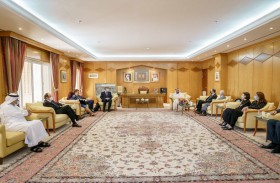 حاكم الشارقة يستقبل رئيس الجامعة الأميركية في القاهرة 