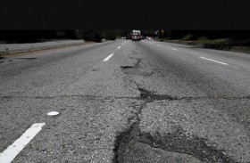 بعد أغرب غرامة ممكنة.. حفرة في شارع تثير الجدل