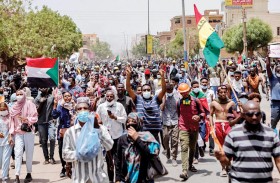 «متظاهرو المدنية» يعودون إلى شوارع الخرطوم بعد يوم دام