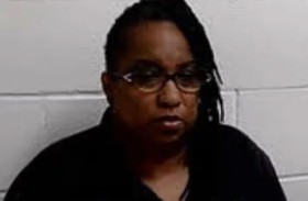 موظفة حضانة تعتدي بوحشية على رضيع