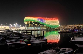 إضاءة مبنى فندق دبليو أبوظبي - جزيرة ياس بعلم جمهورية الهند