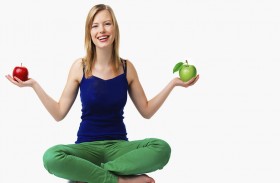 دراسة: تناول تفاحة مع كأس شاي قد يحميك من السرطان