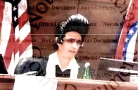 تصرفات غريبة من قاض أمريكي تقوده للاستقالة