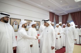 هزاع بن زايد يُقدم واجب العزاء في وفاة حارب سعيد حمد العميمي وحمد أحمد النخيره المحرمي