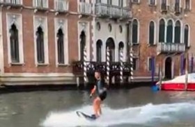 راكبو الأمواج يُغضبون البندقية