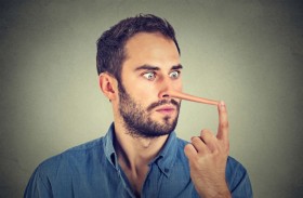 محامٍ يكشف طريقة لمعرفة من يكذب عليك
