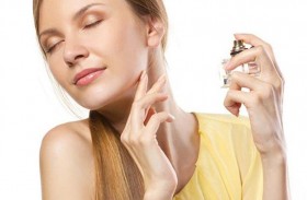 خبيرة: حيل لجعل رائحة العطر تدوم طوال اليوم