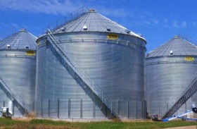 وفاة عامل بعد احتجازه داخل صومعة حبوب 